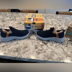 Little boy sketcher slip on sneaker size 11